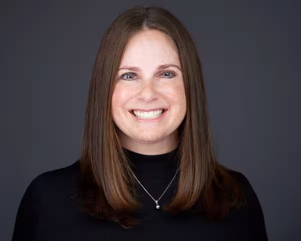 Dr. Carly Walder headshot